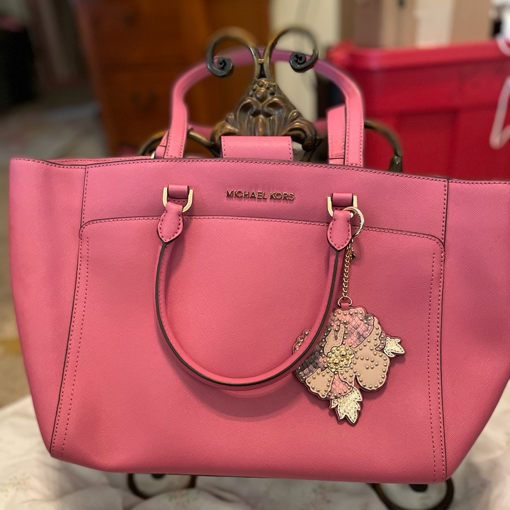 Michael Kors EUC Carnation Pink handbag